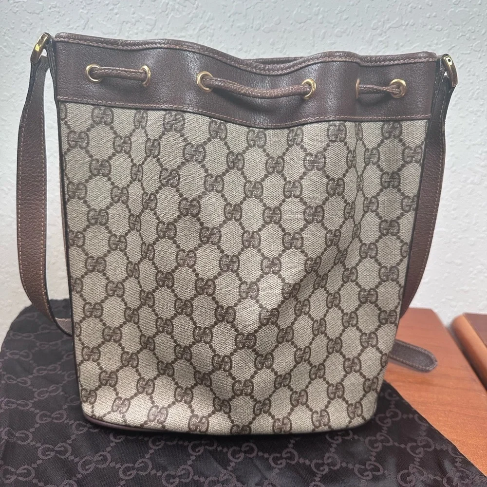 Auth Gucci GG Supreme PVC x Leather Beige Drawstring Shoulder Bag